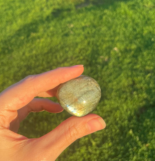 MINI Labradorite Heart Carving🩶(E)