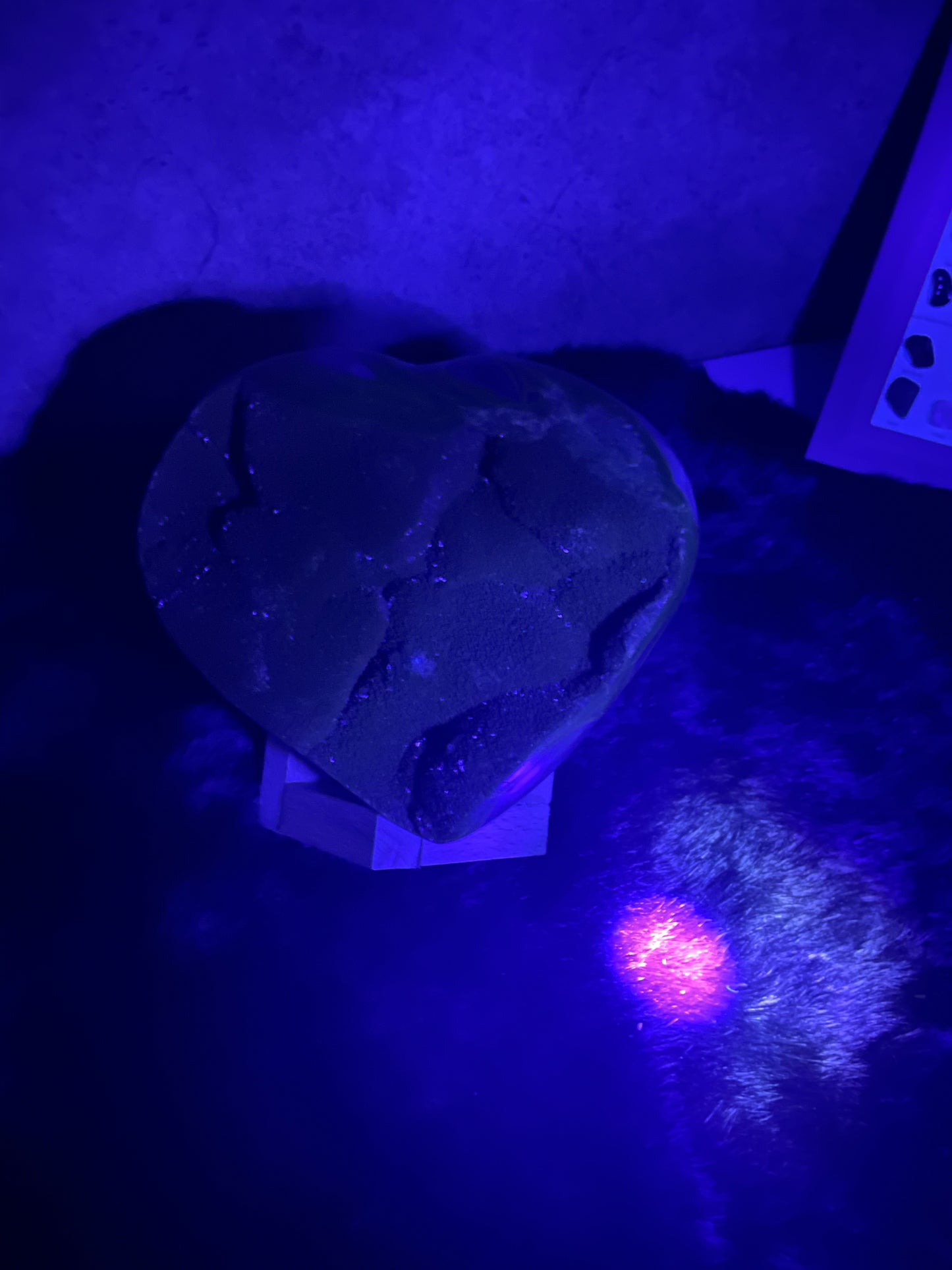 UV Reactive Large Druzy Septarian Heart Carving (Dragon Stone)