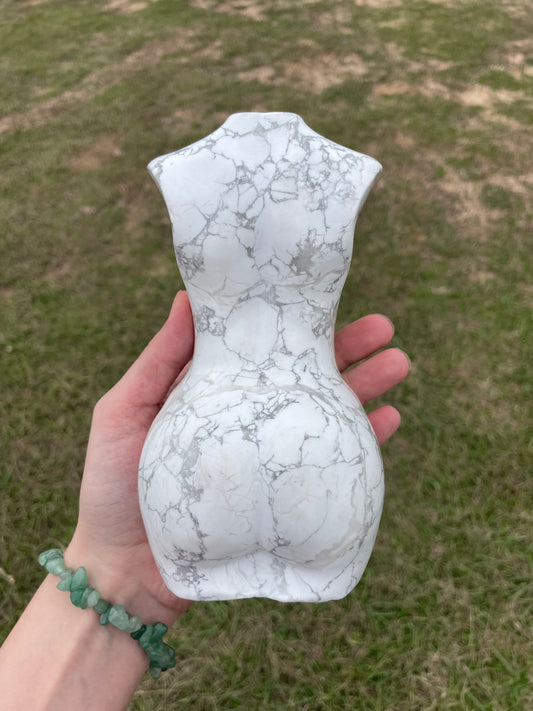 XXL Howlite Goddess body carving